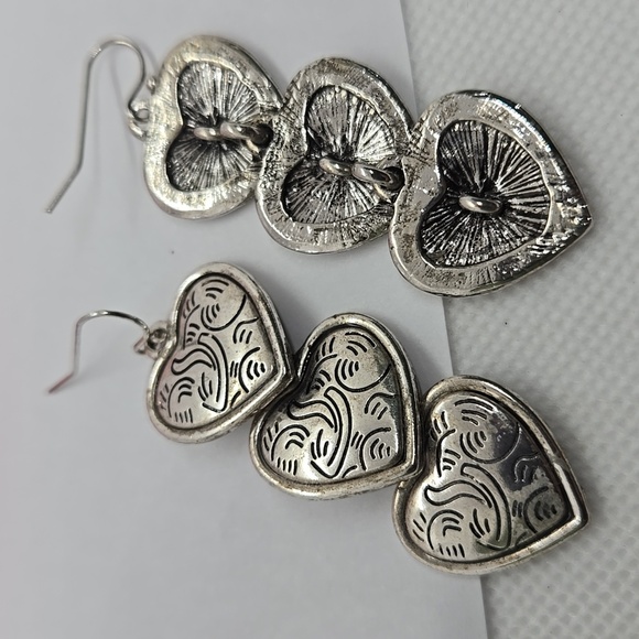 Vintage silver tone triple hearts drop earrings - Picture 16 of 17